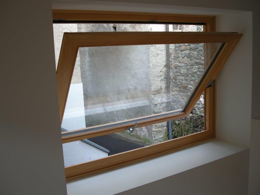 finestra-basculante-in-legno