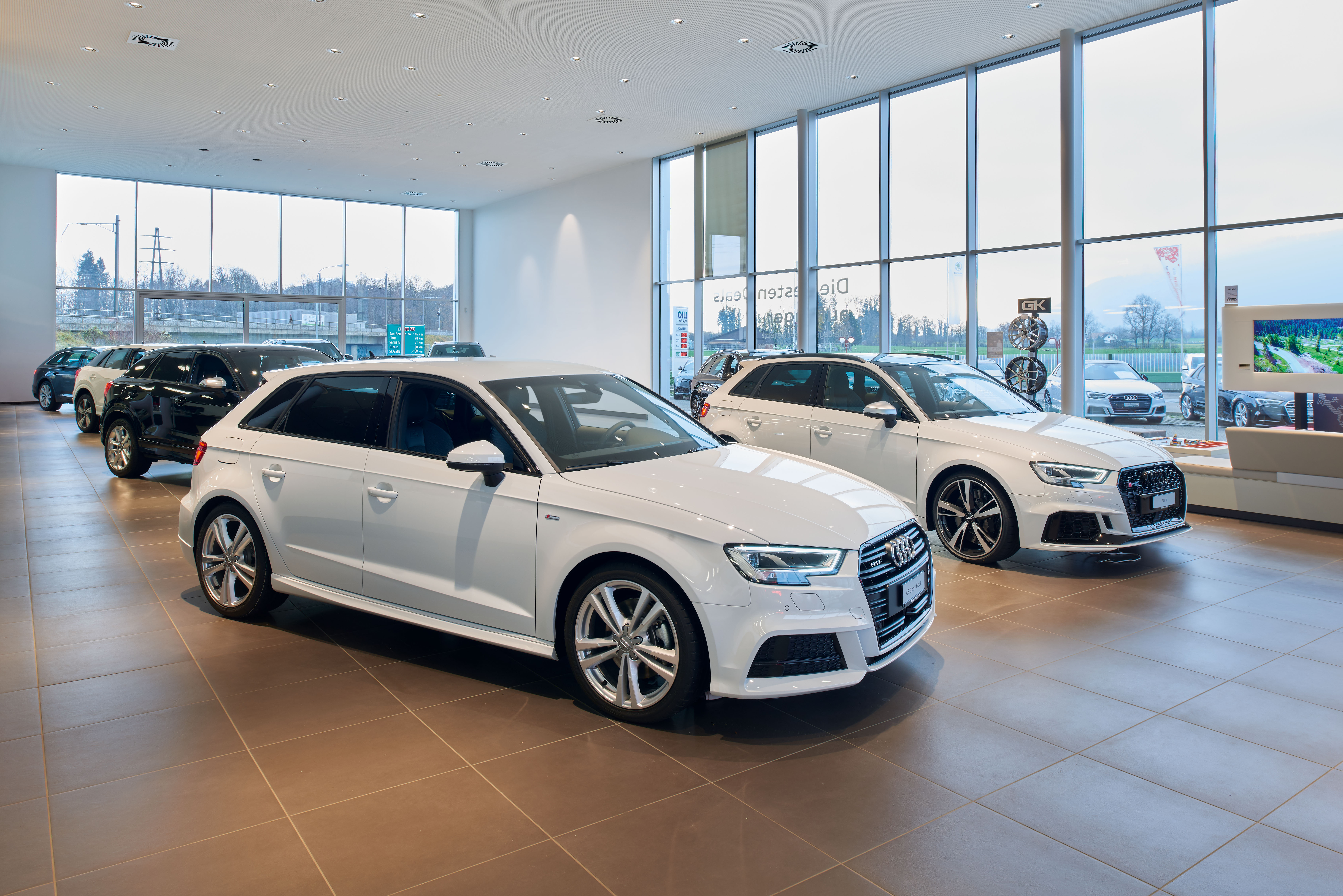 furrer_auto_lachen_ag_showroom_highres